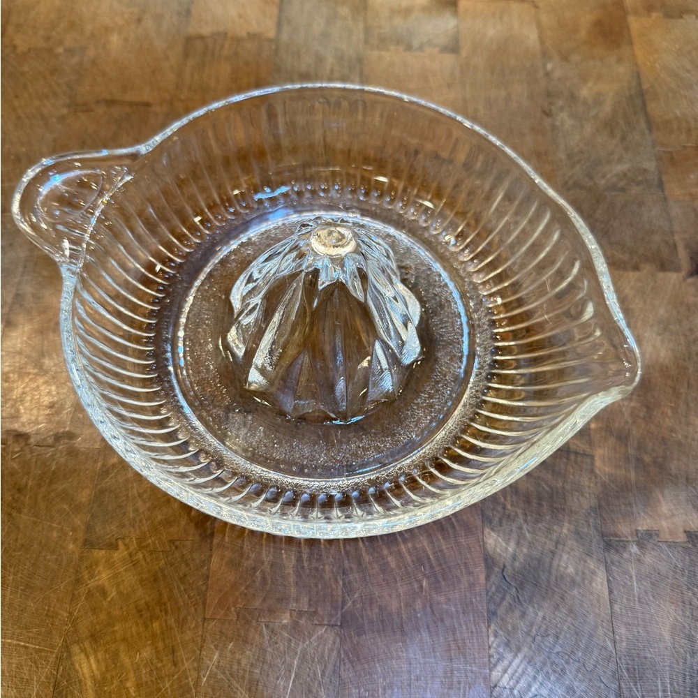 Vintage Clear Glass Lemon Citrus Juicer Classic Home Dining Reamer